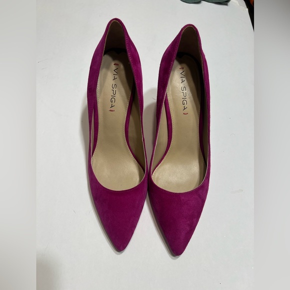 Via Spiga Suede Pump Heels - Picture 5 of 6